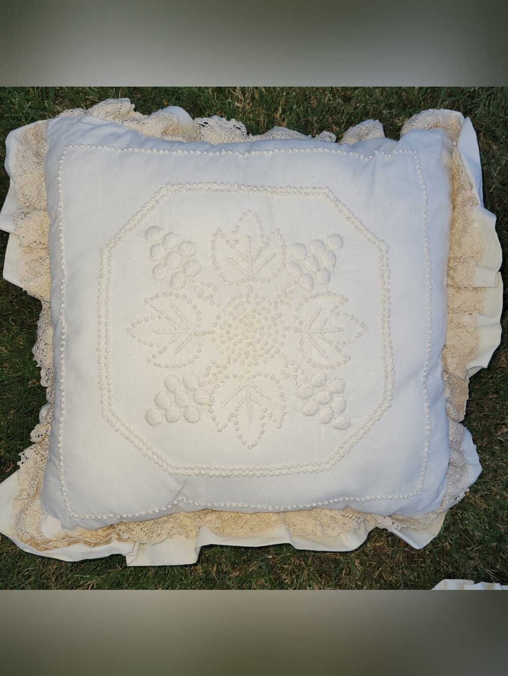 VTG Candlewicking Handmade Throw Pillow Leaf Design Lace Trim Cottagecore 15"